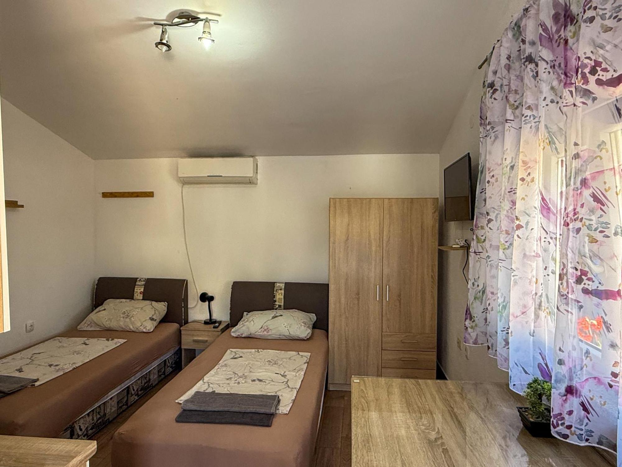 Meghan Apartma